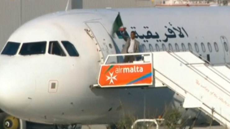 Porywacze libijskiego samolotu poddali się. Mieli atrapy broni