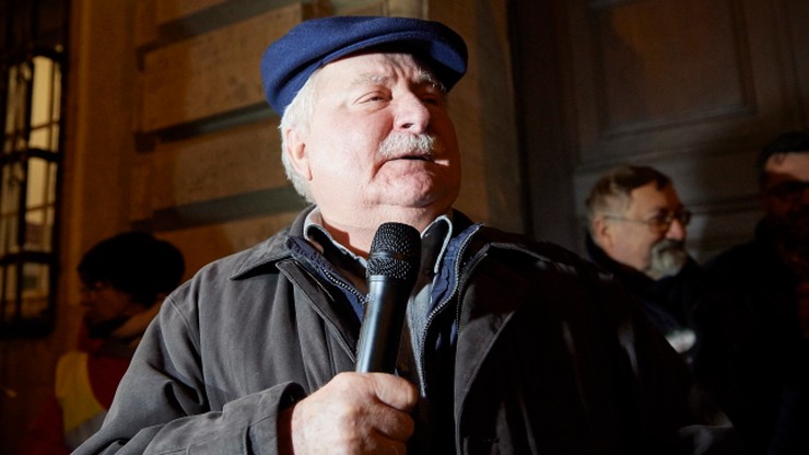 "Nie zgadzam się z niszczeniem Polski". Wałęsa wziął udział w manifestacji w obronie sądów