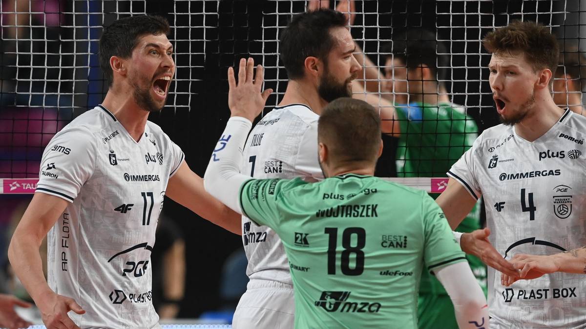 Siatkarze PGE Projektu Warszawa świętują zdobycie punktu lub wygranej partii.