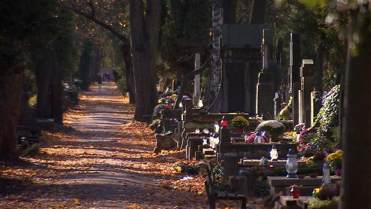 Pogoda na Wszystkich Świętych. W niektórych miejscach przydadzą się parasole