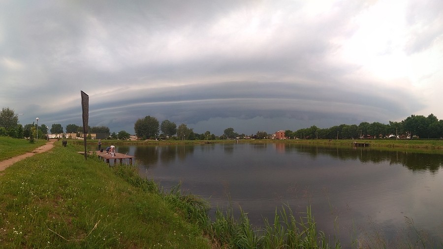 Chmura szelfowa w Garwolinie w woj. mazowieckim. Fot. Czytelnik / TwojaPogoda.pl