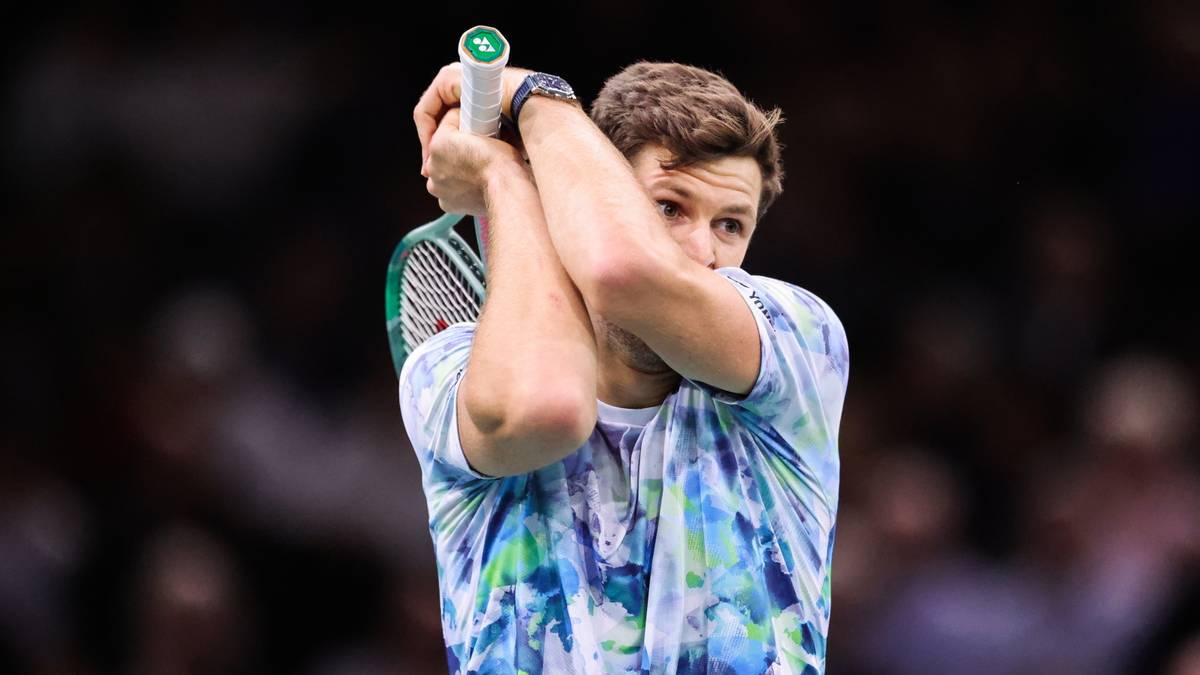 Hubert Hurkacz pożegnał się z Paryżem i marzeniami o ATP Finals. Bułgar koszmarem Polaka