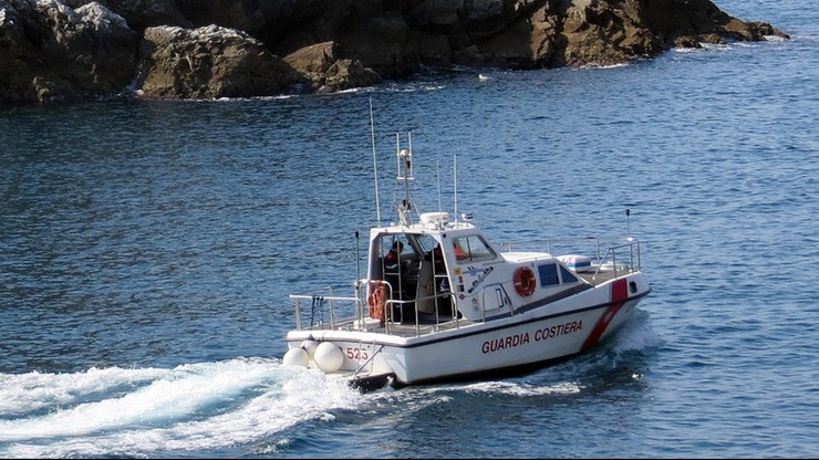 Akcja włoskiej straży przybrzeżnej. Uratowanych ponad 800 migrantów, w tym wielu Syryjczyków