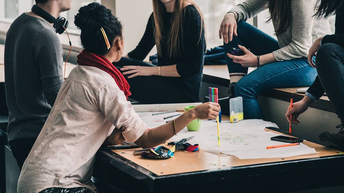 Chiny ostrzegają studentów. Zagrożeniem są "atrakcyjne kobiety i mężczyźni"