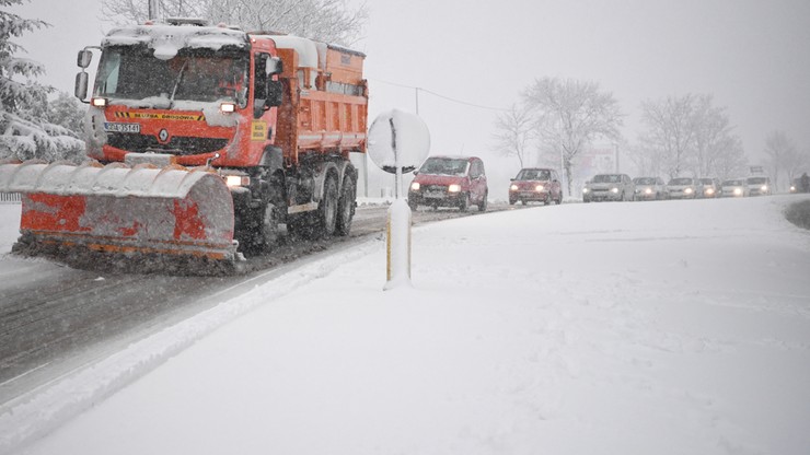 Atak zimy na wschodzie Polski. Możliwe zamiecie i zawieje śnieżne