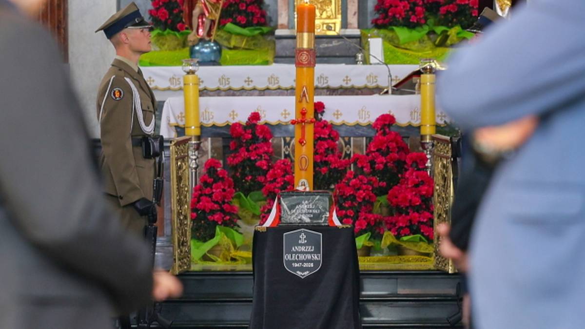 Funeral ceremonies of Andrzej Olechowski. The current Prime Minister and members of the government