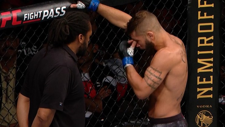 UFC w Meksyku: Skandal w walce wieczoru. Kibice zaatakowali Stephensa (WIDEO)