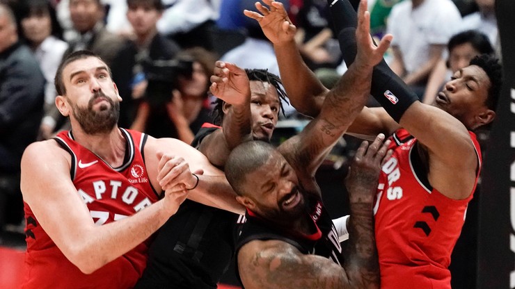 NBA: Mistrzowie przegrali w Toronto przez Rockets