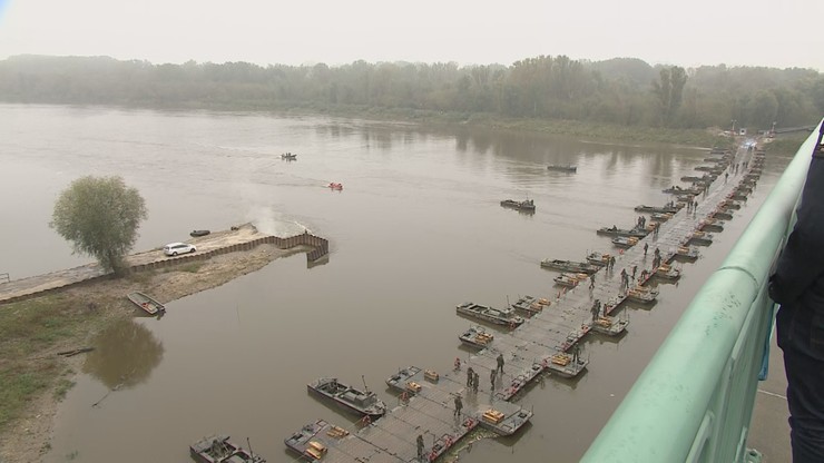 Most pontonowy rozmontowany. Ścieki wpadają do Wisły
