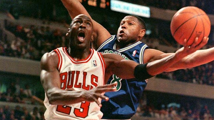 Warriors 2017 kontra Bulls 1996: Vegas stawia na...