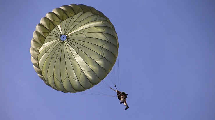 USA. Brytyjski spadochroniarz spadł z wysokości 5 km, nie otworzył mu się spadochron