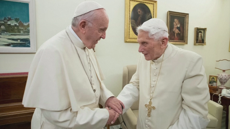 Watykan. Papież Franciszek prosi o modlitwę za Benedykta. "Bardzo chory"