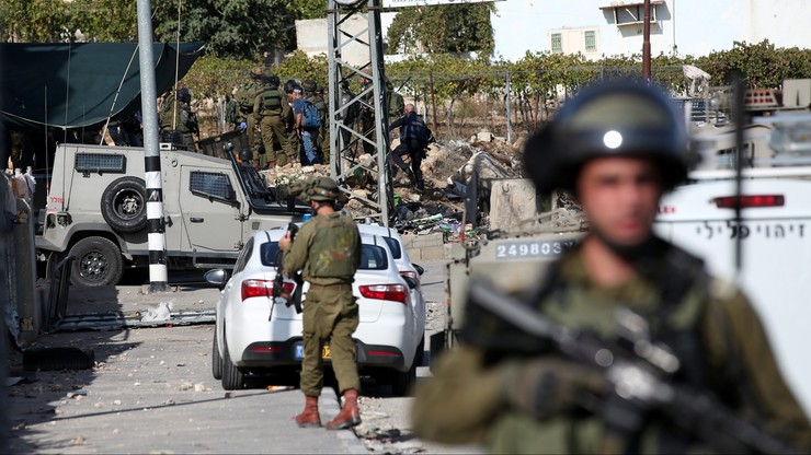 Izrael: minimum trzy lata więzienia za rzucanie kamieniami w wojskowych i cywilów