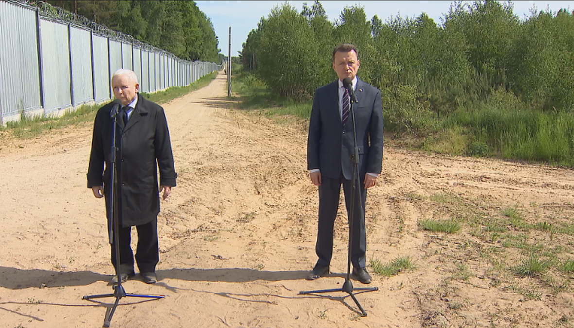 Prezes PiS przy granicy z Białorusią. "Zatrzymaliśmy ofensywę Łukaszenki i Putina"