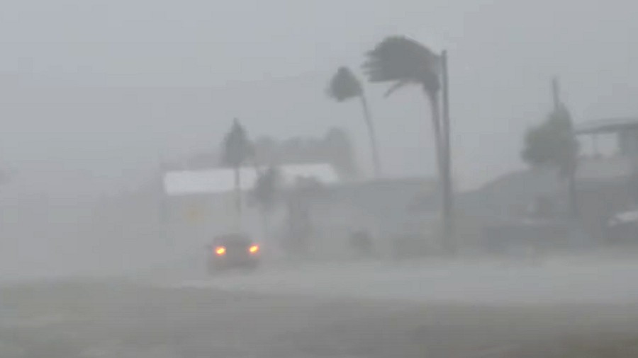 W oku huraganu Hanna w Teksasie. Fot. YouTube / Reed Timmer.
