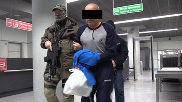 Ciało Polaka w walizce porzuconej w Amsterdamie. Podejrzany sprowadzony do kraju