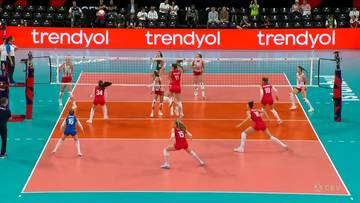 Magdalena Stysiak w akcji podczas meczu siatkarskiej reprezentacji Polski z Serbią.