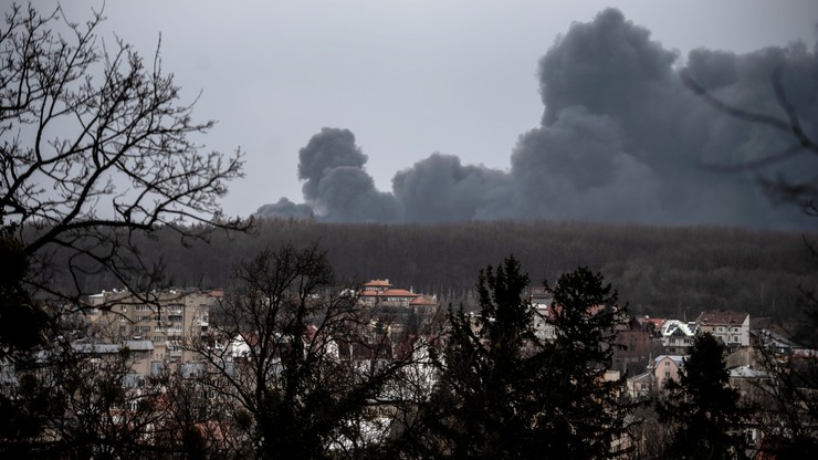 Wojna w Ukrainie. Drugi ostrzał rakietowy Lwowa. Alarmy przeciwlotnicze, nad miastem słup dymu