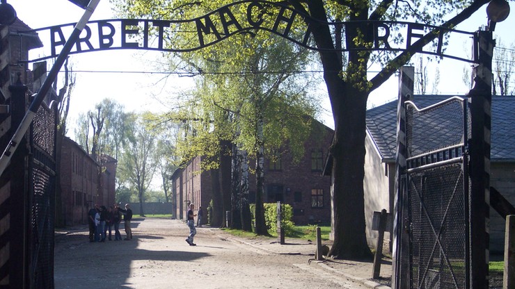Zniszczyli bramę Muzeum Auschwitz. Staną przed sądem