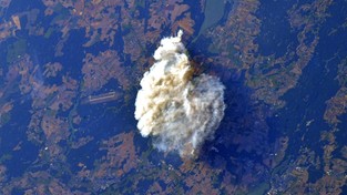 06.08.2022 05:56 Olbrzymi pożar w Wielkopolsce był widoczny nawet z kosmosu. Uwieczniła go włoska astronautka