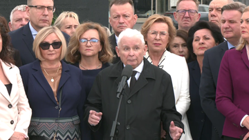 Kaczyński grzmi podczas miesięcznicy. Padły ostre słowa o pr