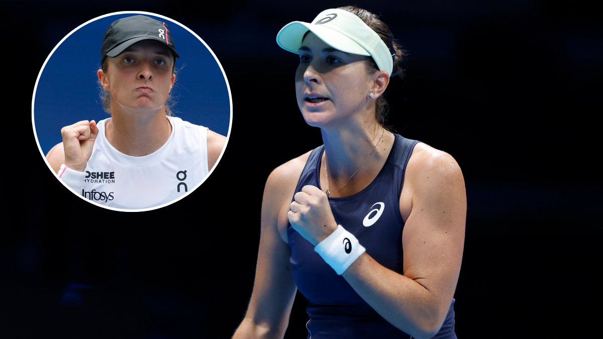 Dwie tenisistki świętujące zwycięstwo z zaciśniętymi pięściami.