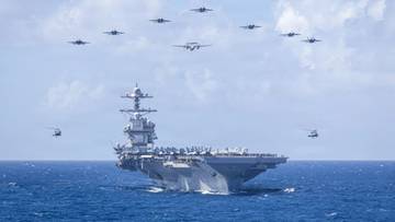 Pożar na pokładzie potężnego lotniskowca. USA wysłały go do Iranu