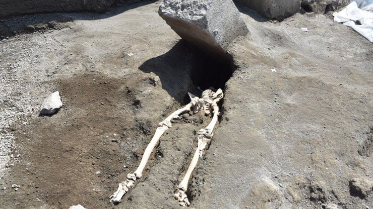 Nie zdołał uciec, bo kulał. Pierwszy od 40 lat szkielet znaleziony w Pompejach