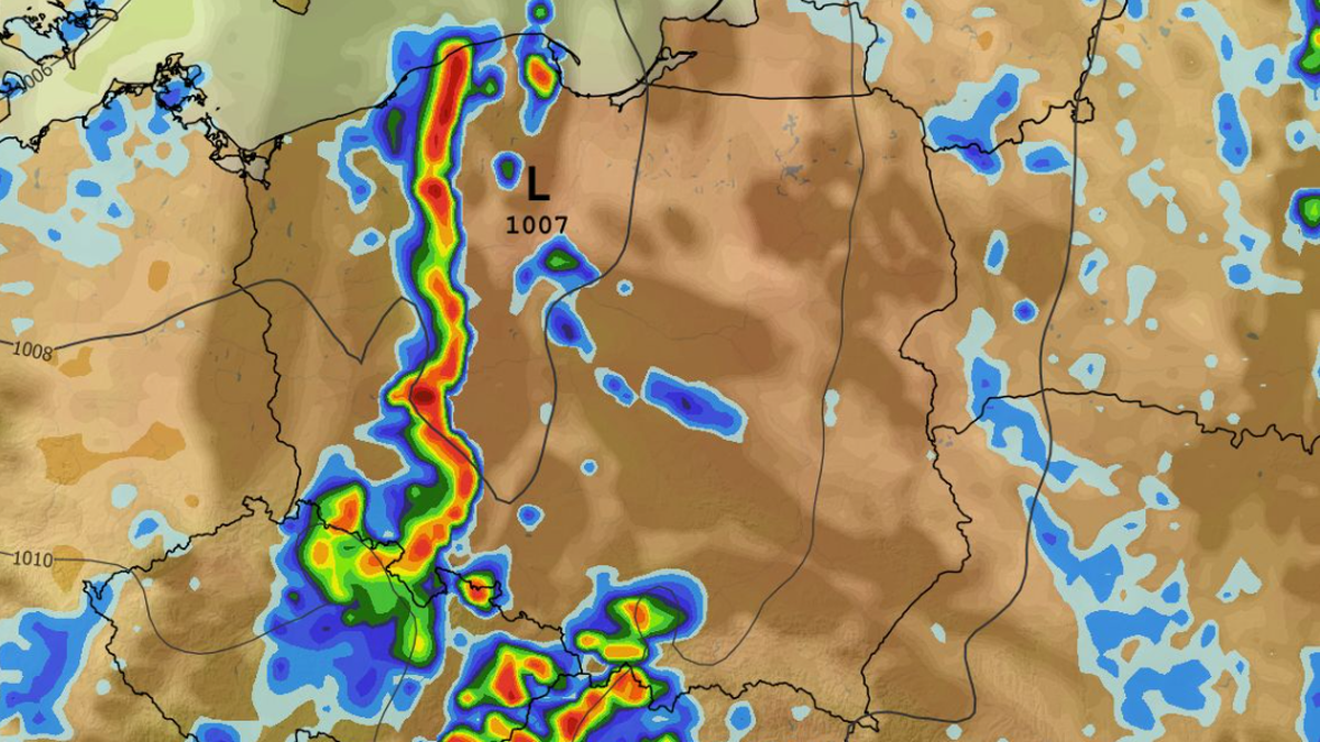 Tuż przed Bożym Ciałem przez cały kraj przejdą fronty atmosferyczne niosące deszcze i burze 