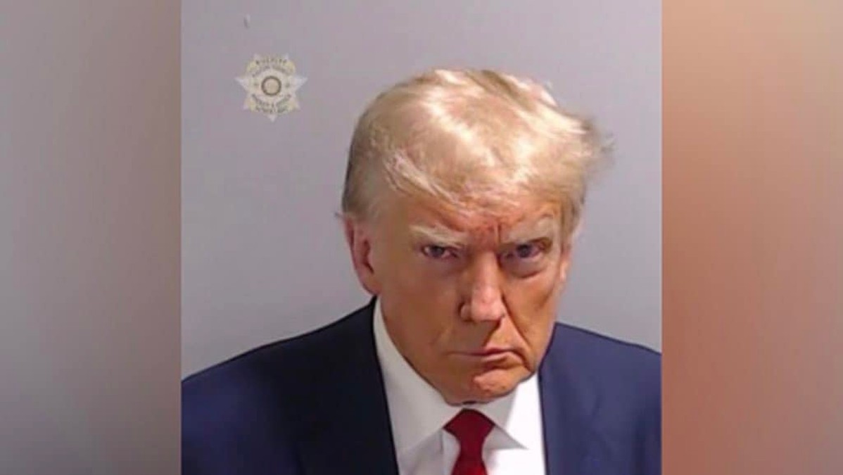 Donald Trump stawił się w areszcie. Po kilkunastu minutach wyszedł na wolność