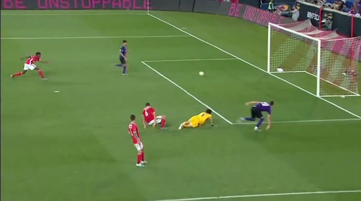 ICC: Koszmarne pudło piłkarza Fiorentiny! Jak on tego nie trafił? (WIDEO)