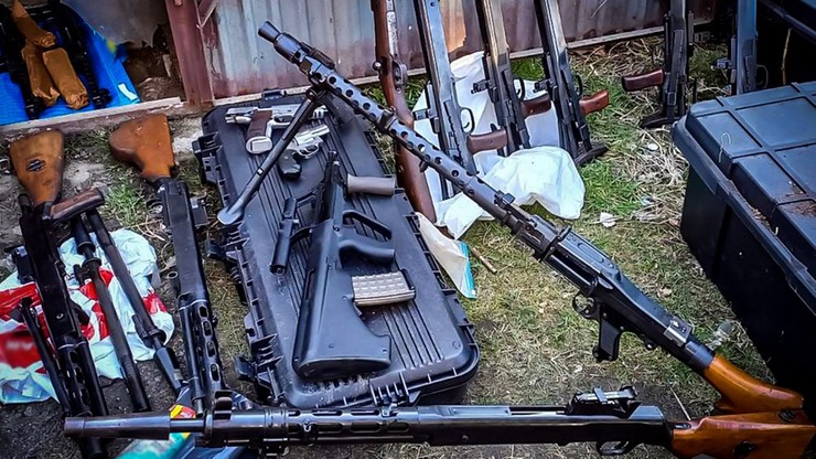 Mazowsze. CBŚP przejęło kilkanaście sztuk broni. Osiem osób z zarzutami handlu bronią