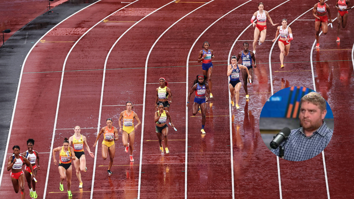 Lekkoatletki rywalizują na bieżni podczas deszczu, obok wideo rozmowa z Przemysławem Iwańczykiem.