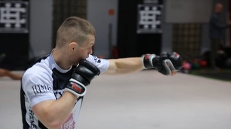 Cage Warriors 121: Sylwester Miller zdyskwalifikowany! Polak walczył w Londynie o pas