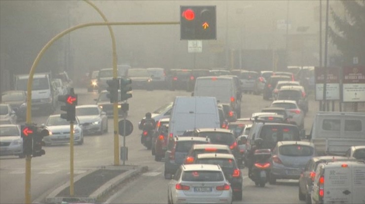 Trzydniowy zakaz ruchu samochodów we Włoszech z powodu smogu