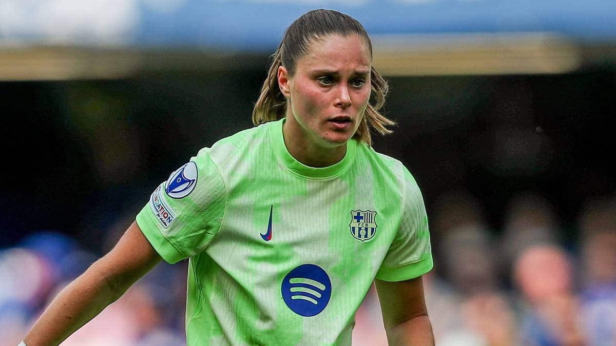 Ewa Pajor, polska piłkarka FC Barcelony, w zielonej koszulce.