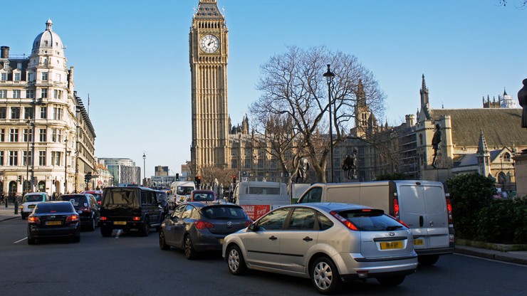Londyn walczy z zanieczyszczeniem powietrza. Kierowcy muszą płacić