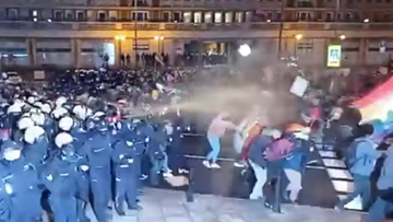 Gazem w protestujących. Policja publikuje 9-minutowy film z demonstracji w Warszawie
