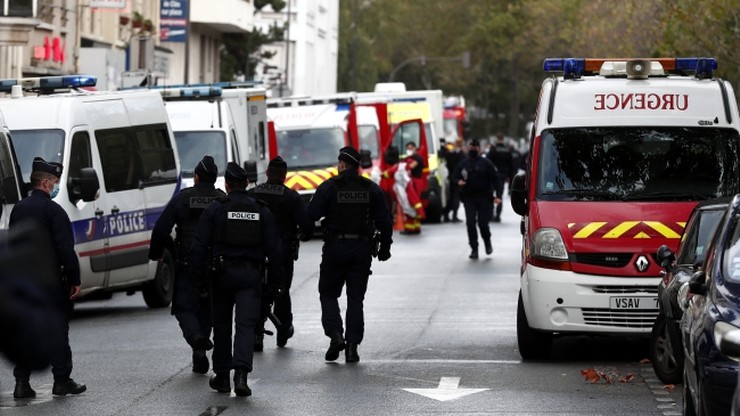 Atak nożownika w Paryżu. Ranni dziennikarze