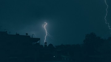 W części kraju spodziewane burze. Alert RCB