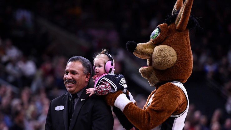 NBA: "Kojot" z San Antonio nie ma sobie równych. Został najlepszą maskotką 2020 roku