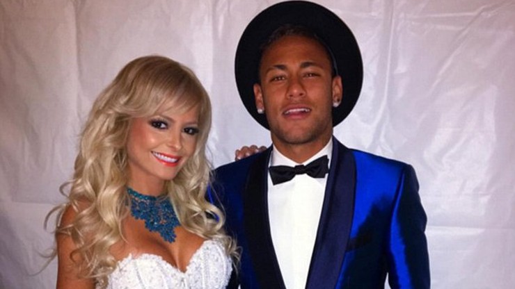 Neymar spędził Sylwestra z piękną ring girl