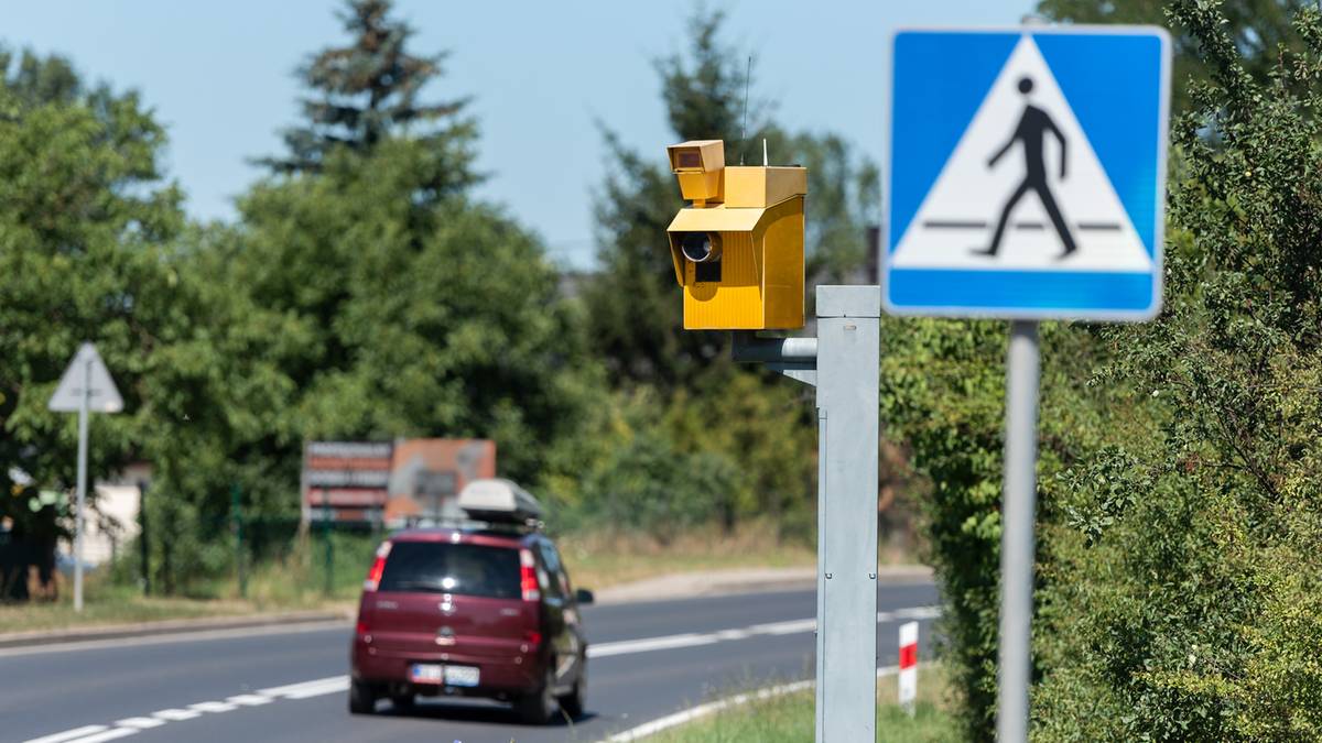 Nie każdy kierowca to wie. Czy fotoradary "strzelają" w tył?