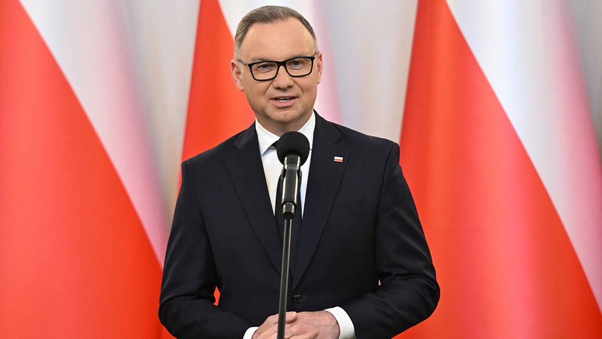 Polacy podzieleni w najnowszym sondażu. Tak oceniają Andrzeja Dudę