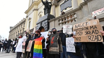 Protesty w kościołach po wyroku TK. Przepychanki w Warszawie