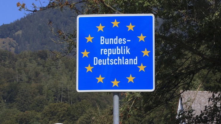 Niemcy znoszą obostrzenia dla podróżnych z większości krajów
