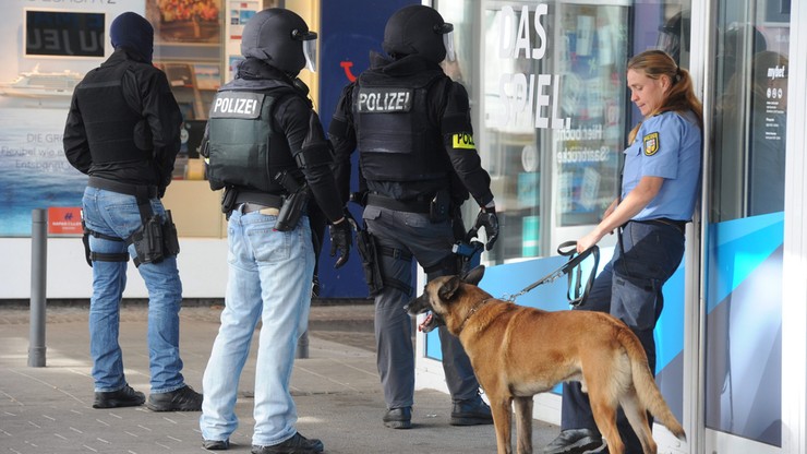 Niemcy: uzbrojony mężczyzna zabarykadował się w restauracji. Został zatrzymany