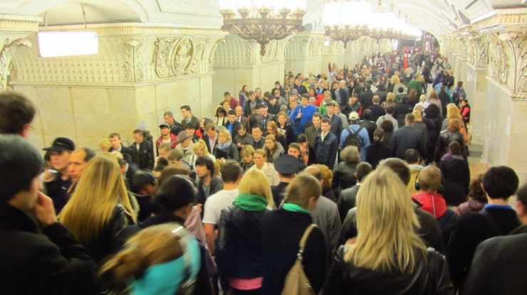 Słynne dyżurne ze schodów ruchomych znikną z moskiewskiego metra