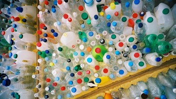 Światowe koncerny ograniczą używanie plastiku. Zobowiązanie w Davos