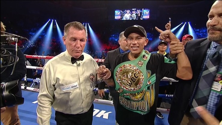 Berchelt znokautował Romana! Sędzia przerwał walkę